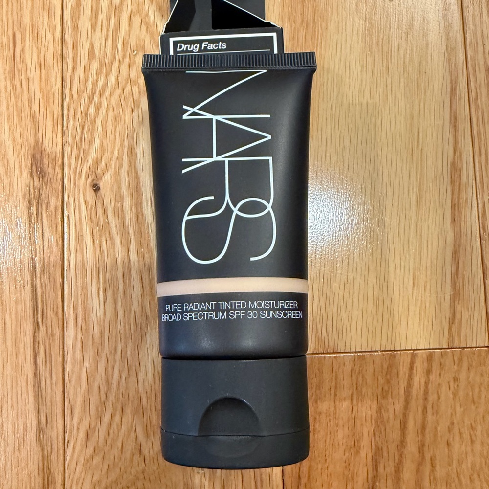 NARS Pure Radiant Moisturizer SPF 30 - Black Tube (unopened - brand new)